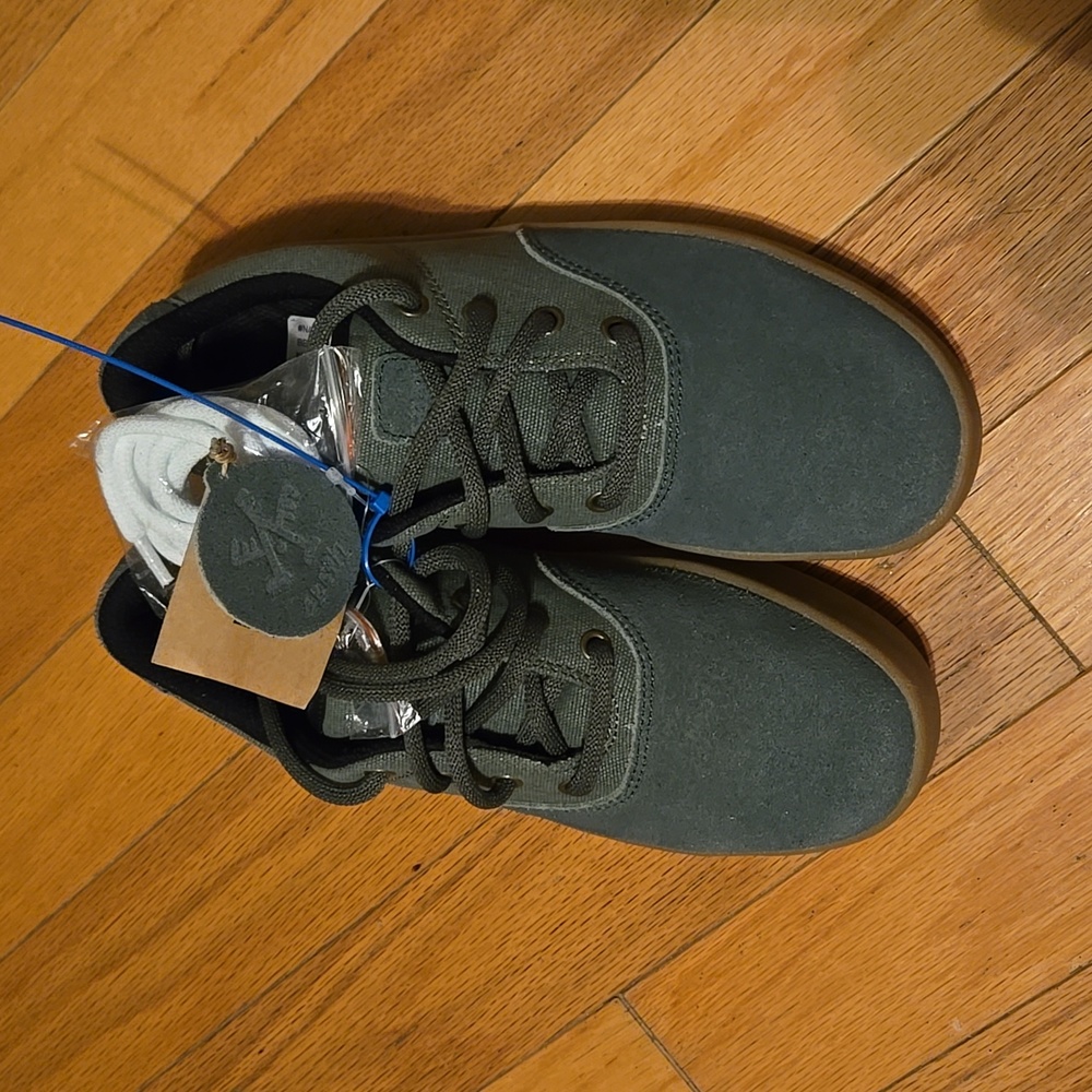 NWT Men's AREth PLUG Skate Shoes. Colors Greyish Green & Gum.Come in Var Sizes - Picture 2 of 10